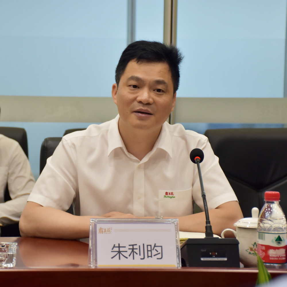 5 集團副總裁兼財務總監(jiān)朱利昀.jpg